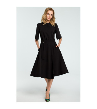 M396 Rozkloszowana sukienka z paskiem - czarna