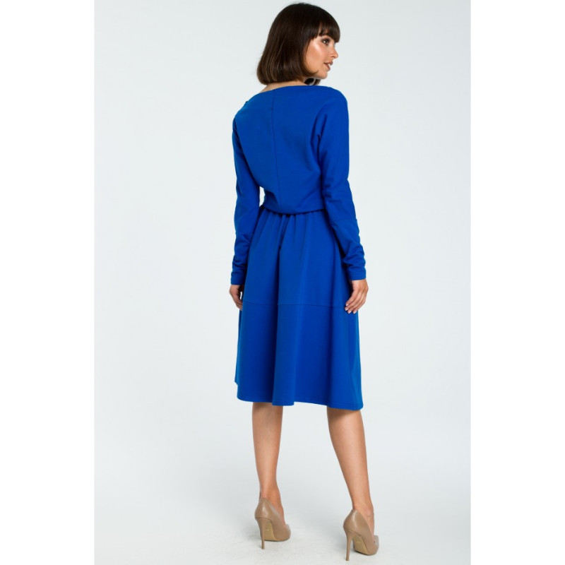 B087 Rozkloszowana sukienka z długim rękawem - chabrowa