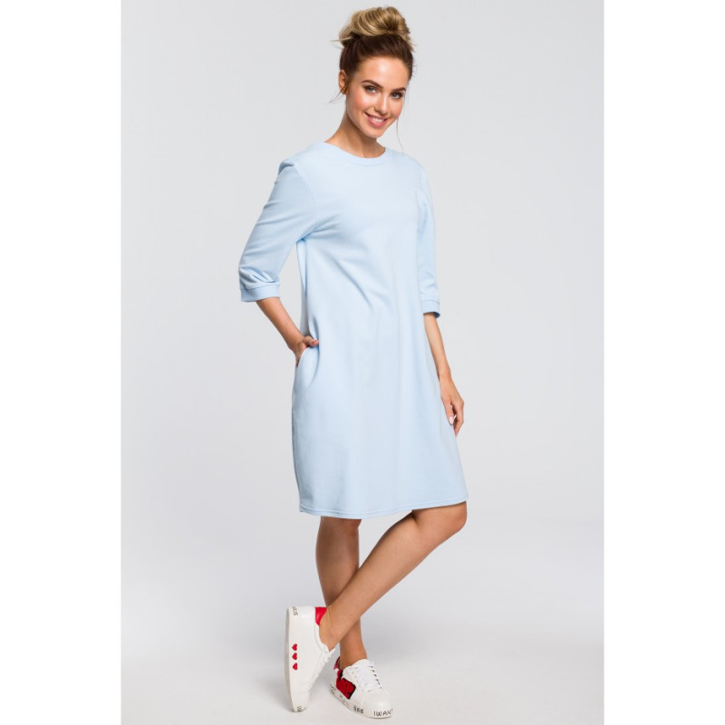 M417 Dresowa sukienka z dekoltem na plecach - błękitna