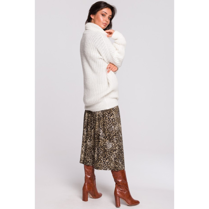 BK030 Długi sweter z golfem - biały