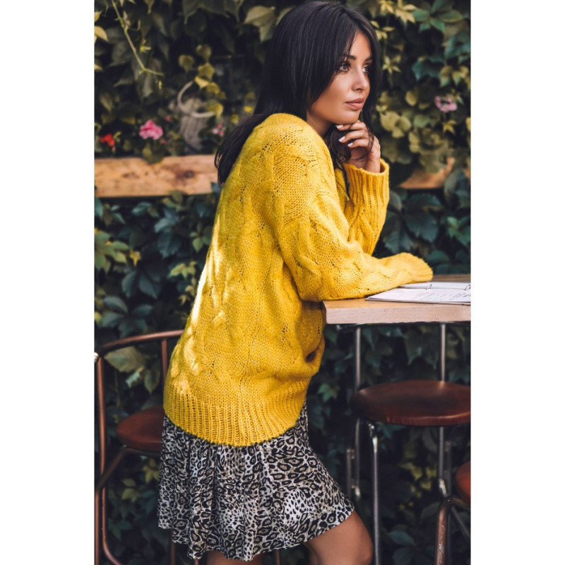 BK038 Sweter ze splotem typu warkocz - miodowy