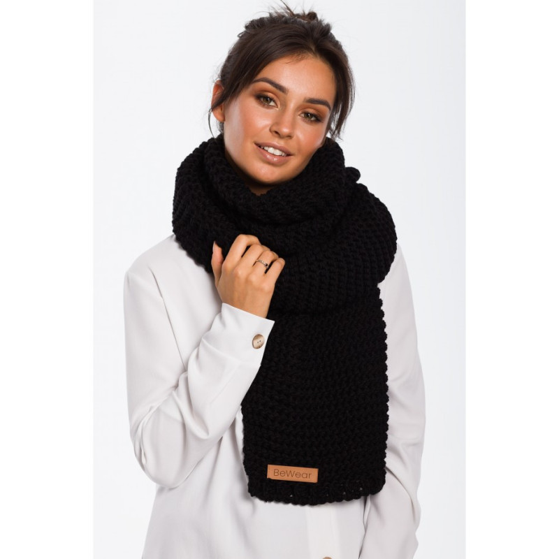 BK041 Długi szal z naszywką - czarny