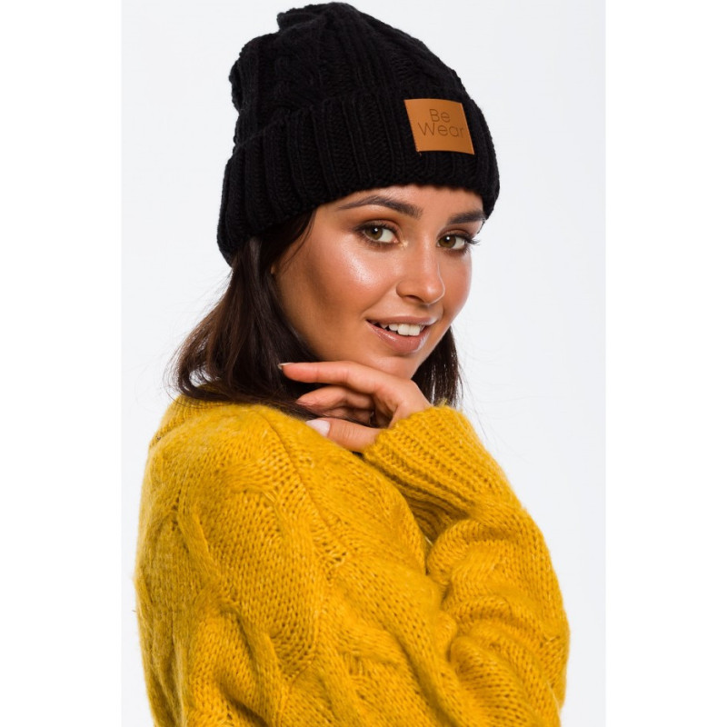 BK043 Czapka ze splotem warkoczowym - czarna