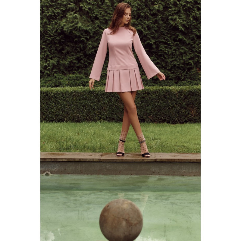 K021 Sukienka z kontrafałdami na dole - brudno-różowa