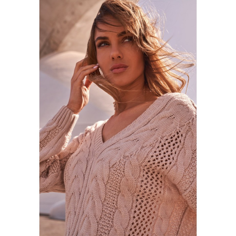 M510 Ażurowy sweter z dekoltem w serek - pudrowy