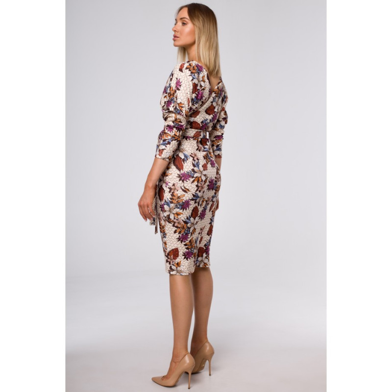 M524 Sukienka z kopertową górą i nadrukiem - model 2