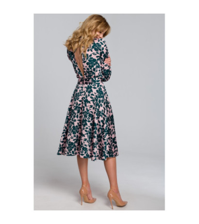 K084 Sukienka z rozcięciem na plecach - model 3