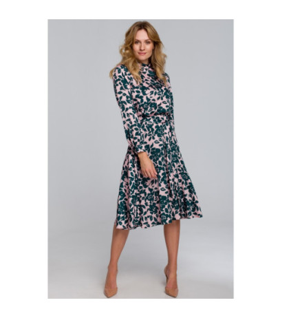 K084 Sukienka z rozcięciem na plecach - model 3