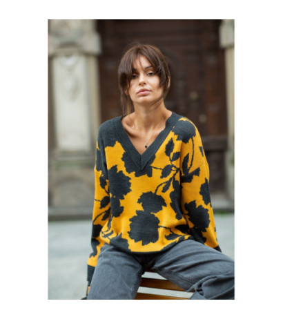 BK056 Sweter w kwiaty - model 3