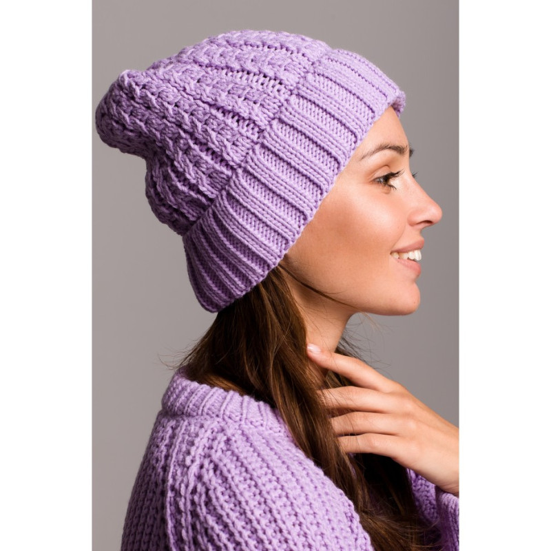 BK057 Czapka splot warkocz z wywinięciem - lawendowa