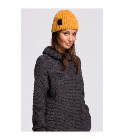 BK059 Czapka z wywinięciem i naszywką - żółta