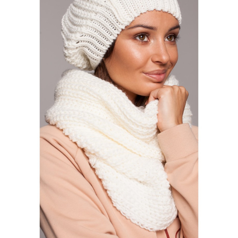 BK061 Szeroki komin - ecru