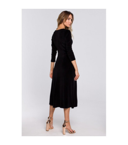 M557 Welurowa Sukienka Midi Z Marszczonym Rękawami 3/4 - czarna