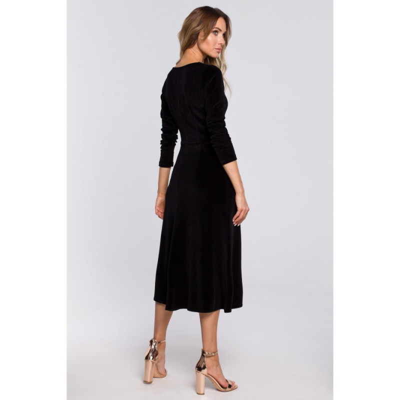 M557 Welurowa Sukienka Midi Z Marszczonym Rękawami 3/4 - czarna