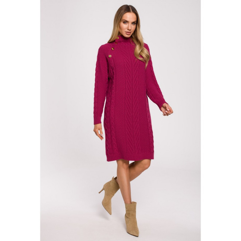 M635 Swetrowa sukienka z golfem i guzikami - różowa