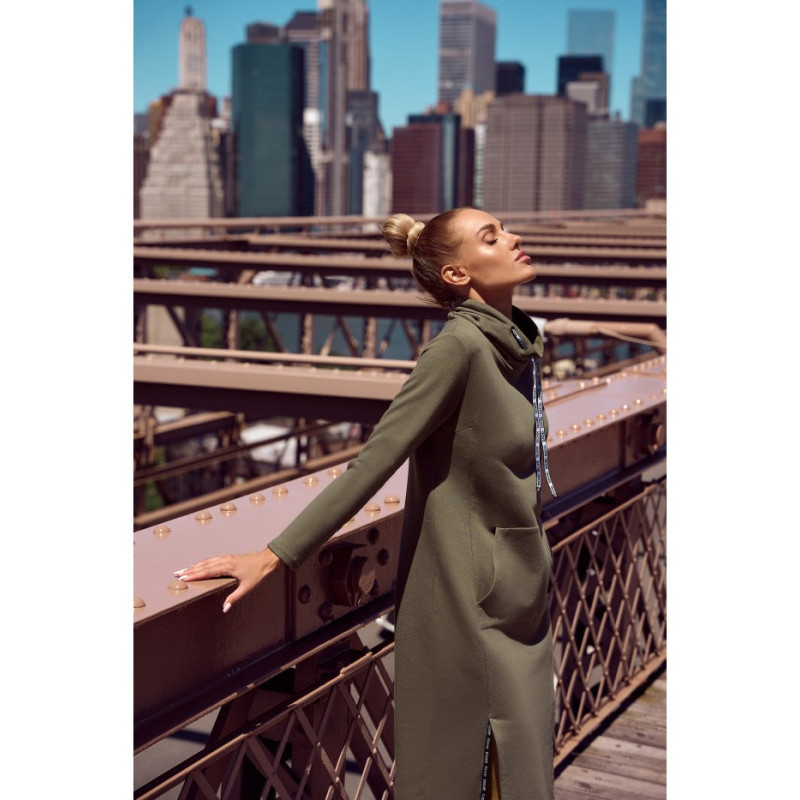 M688 Sukienka midi z lampasami z logo - khaki