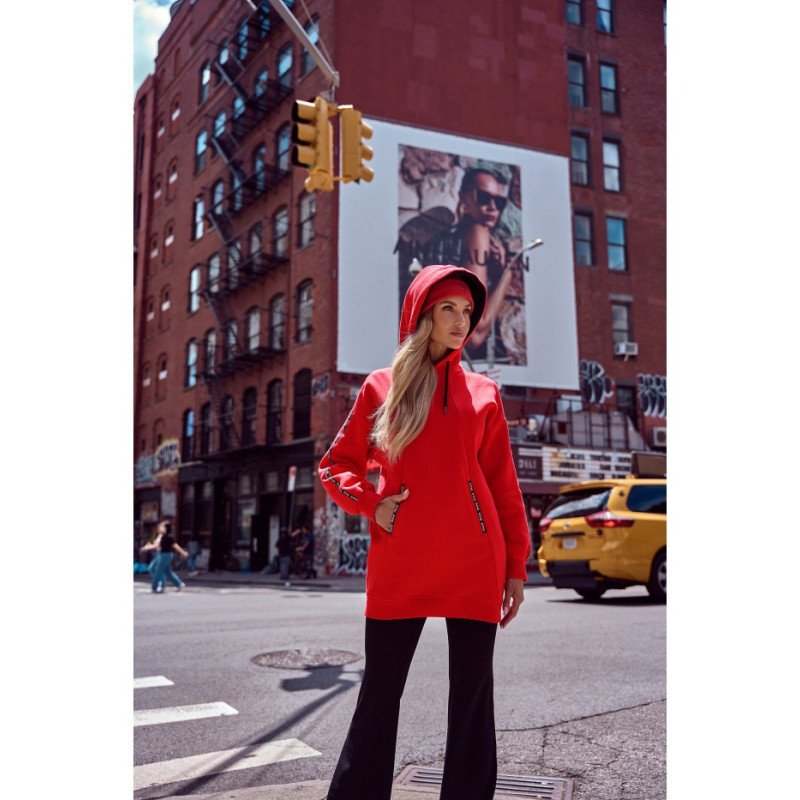 M696 Bluza z kapturem i ozdobnymi lampasami - czerwona