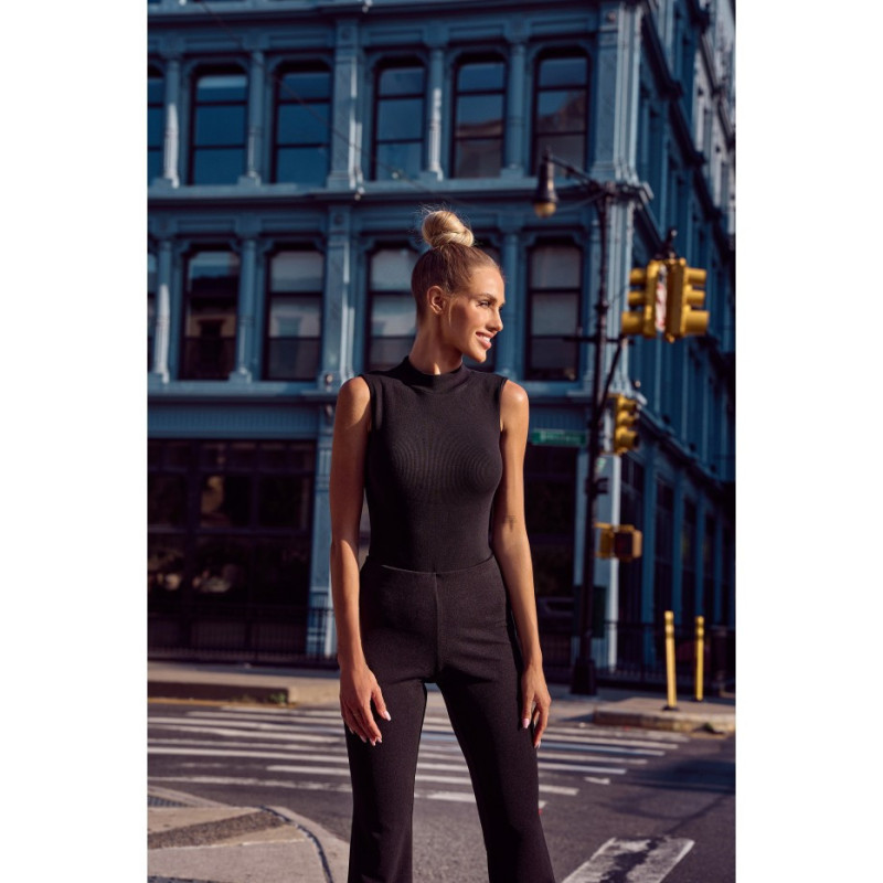 M697 Body z półgolfem z dzianiny prążkowanej - czarne