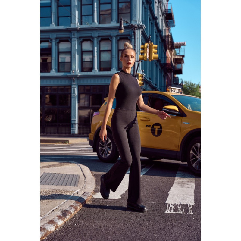 M704 Elastyczne spodnie z poszerzonymi nogawkami - czarne