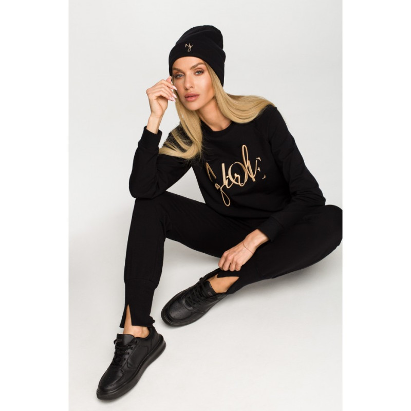 M709 Czapka beanie z haftem MOE GIRL - czarna