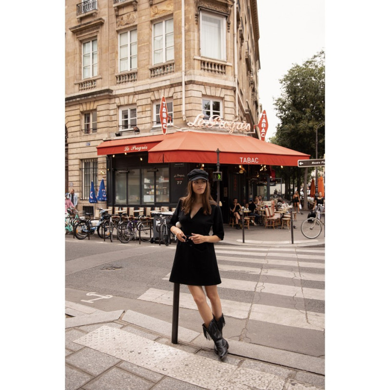 B233 Tunika z głębokim dekoltem i kieszeniami - czarna