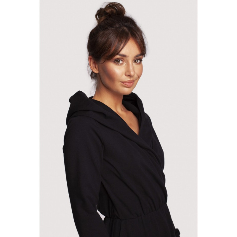 B245 Sukienka rozkloszowana z kapturem - czarna