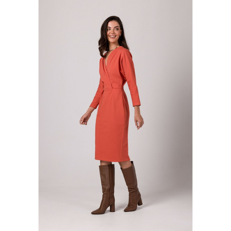 B271 Sukienka z kopertowym dekoltem - ceglasta