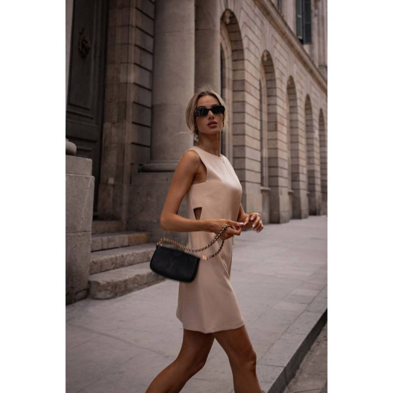M778 Sukienka bez rękawów z wycięciami na bokach - beżowa