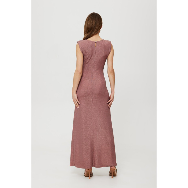 K186 Metaliczna sukienka maxi z poduszkami i marszczeniem - pudrowa