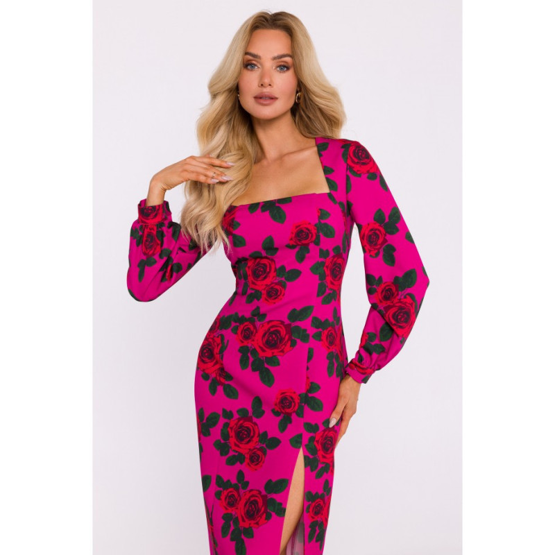 M813 Sukienka z wysokim wycięciem na nogę we wzór - model 2