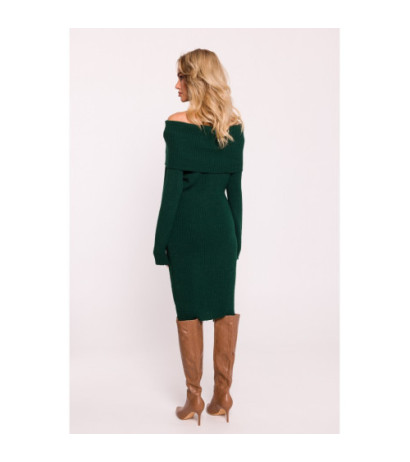 M823 Sukienka swetrowa z szerokim kołnierzem - zielona