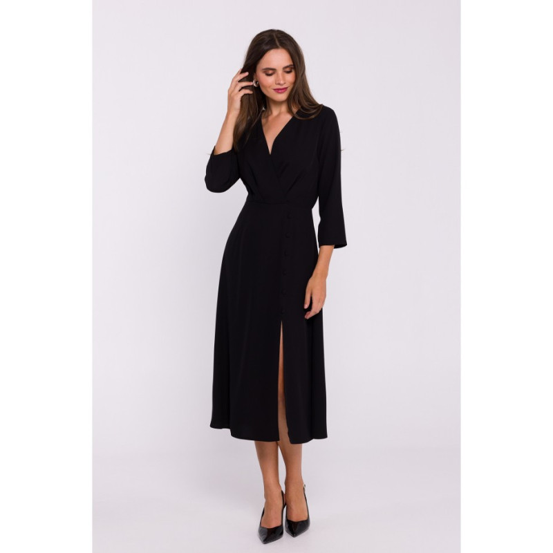 S385 Rozkloszowana sukienka z kopertowym dekoltem - czarna