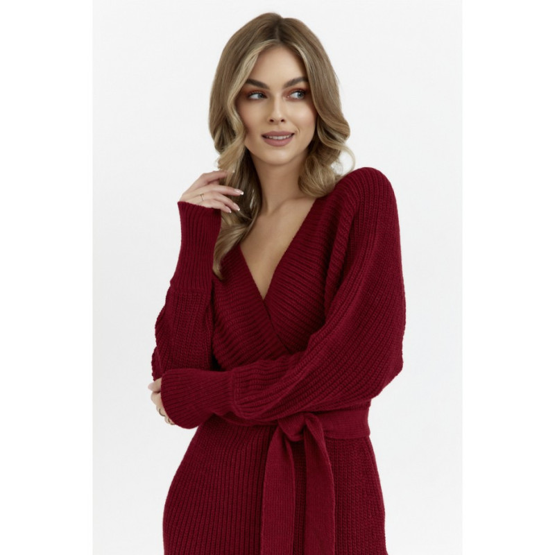 M810 Sukienka swetrowa z dekoltem kopertowym i paskiem - bordowa