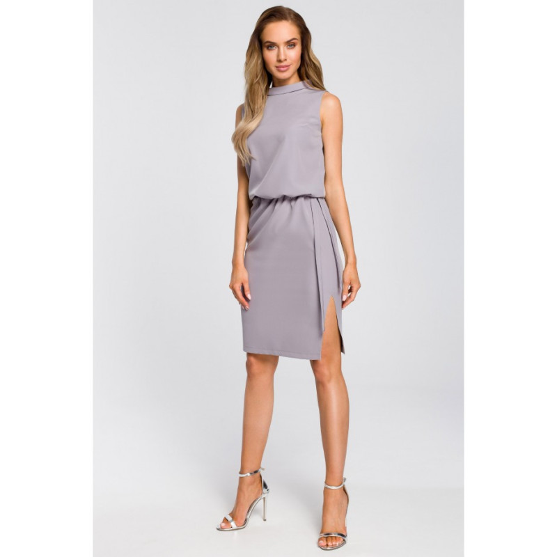 M423 Elegancka sukienka z rozcięciem na plecach - szara