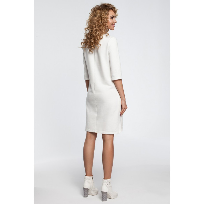 M292 Dopasowana sukienka z zakładką u dołu - ecru