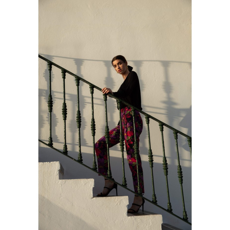 K053 Eleganckie spodnie cygaretki - model 2