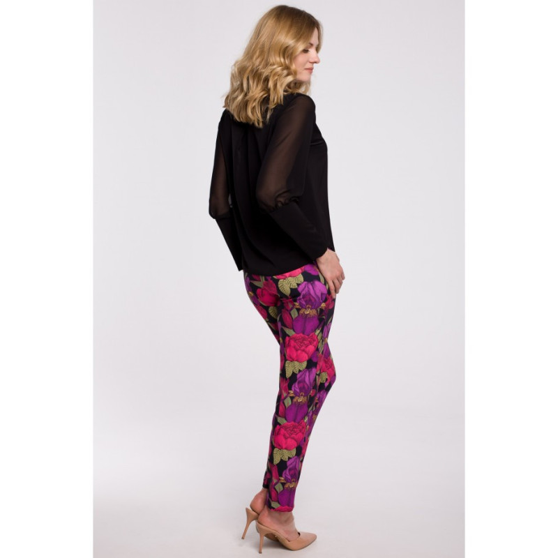 K066 Szyfonowa bluzka z dekoltem typu V - czarna