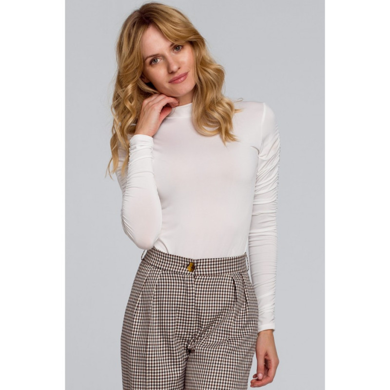 K072 Body z golfem i marszczonymi rękawami - ecru