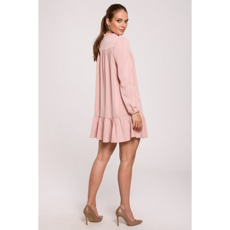 K120 Sukienka oversize z falbaną - pudrowa