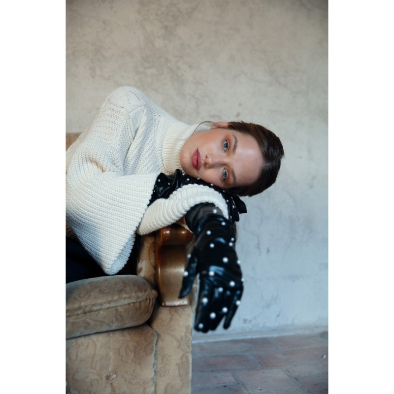 K124 Krótki sweter z golfem - kość słoniowa