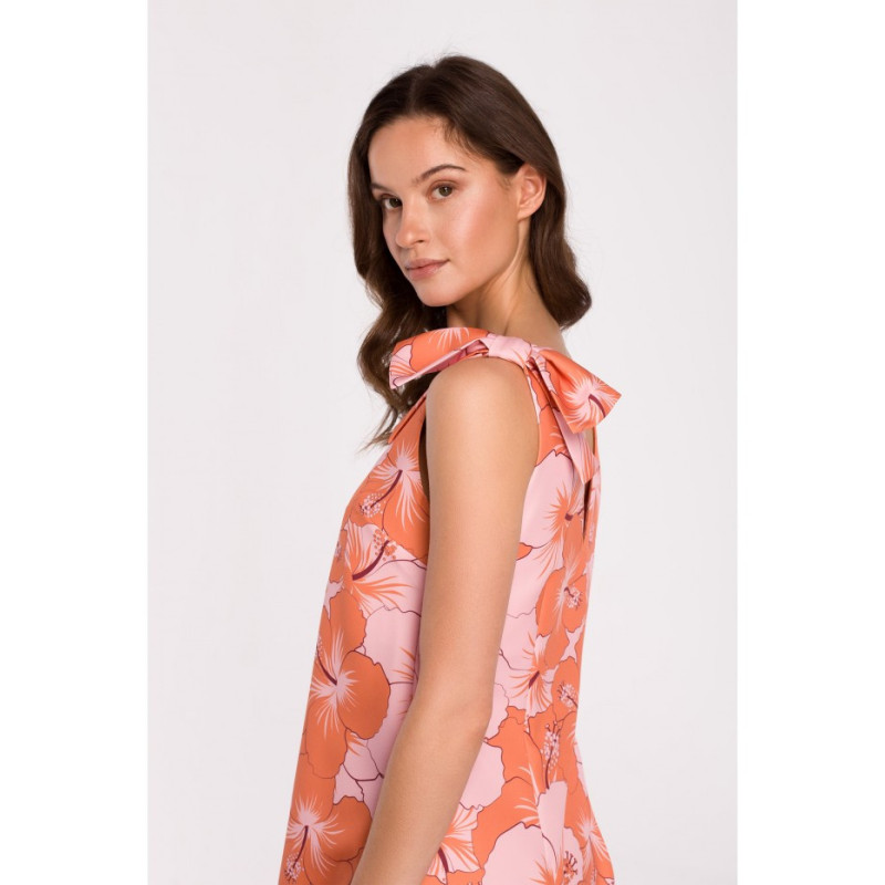 K129 Sukienka we wzór z kokardą na ramieniu - model 1