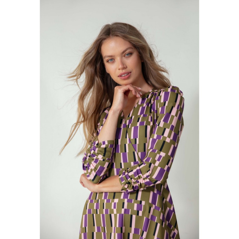 K145 Sukienka rozkloszowana we wzór - model 1