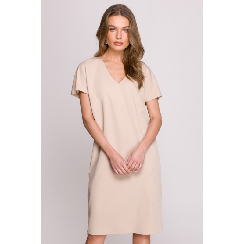 S392 Sukienka o luźnym fasonie z dekoltem V - beżowa
