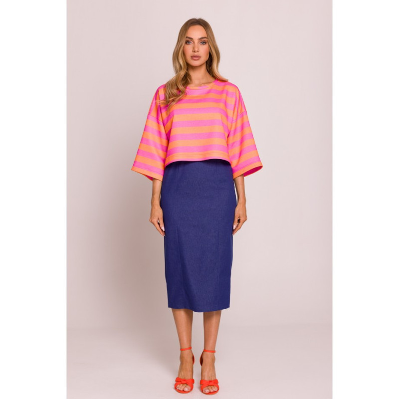 M844 Krótka bluza z nadrukiem - model 3