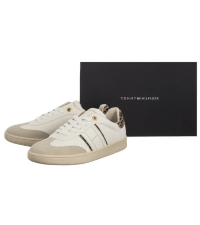 Tommy Hilfiger Low Cut Lace-Up Sneaker T3A9-33974-1842 A472 Off White/Beige (TH1376-a) spordijalatsid