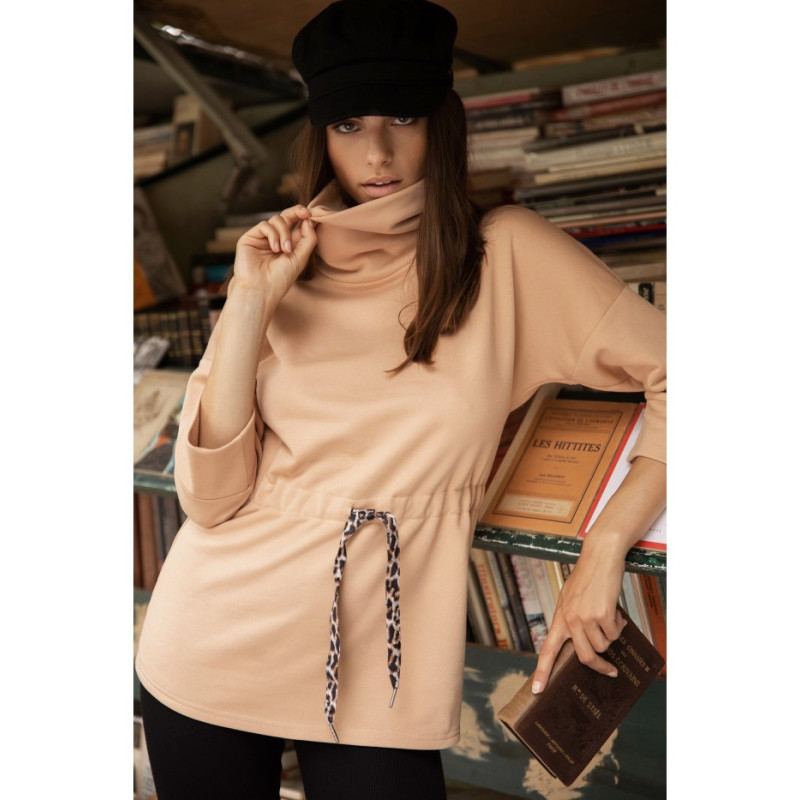 B236 Bluza z golfem i tasiemką w centki - beżowa