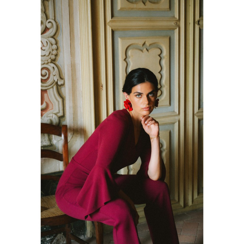 S416 Kombinezon z rękawami z falbaną - bordowy