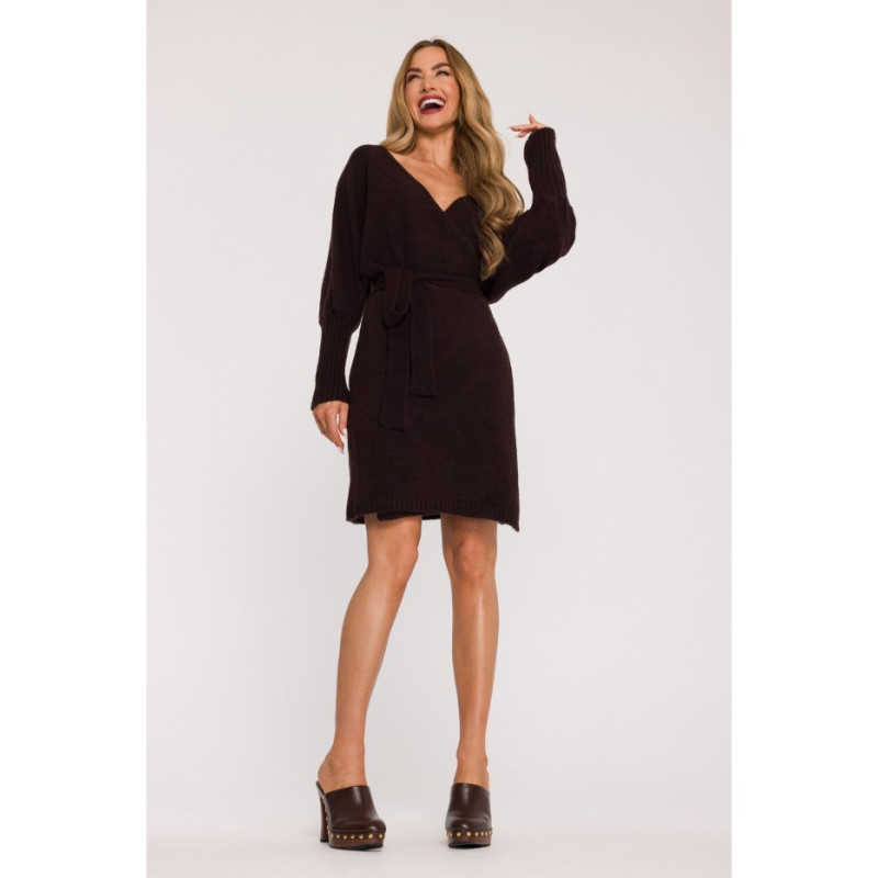 M631 Sukienka swetrowa kopertowa z wiązaniem - czekoladowa