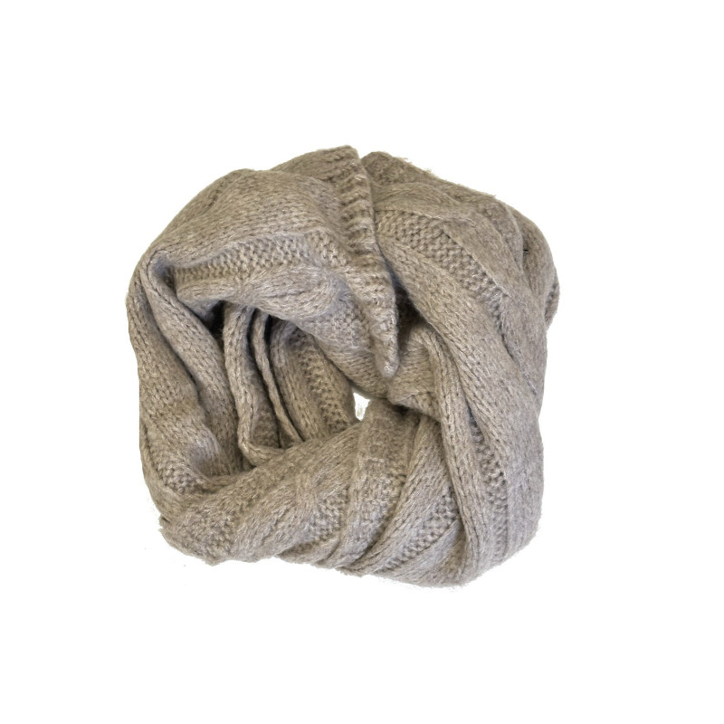 P&M Clothing a scarf