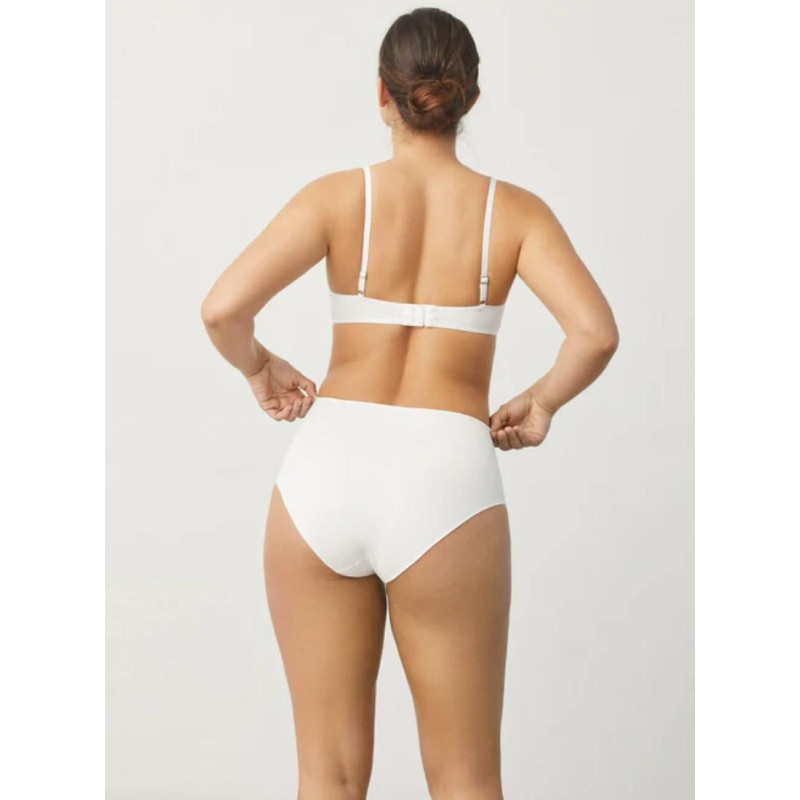 Ysabel Mora kelnaitės